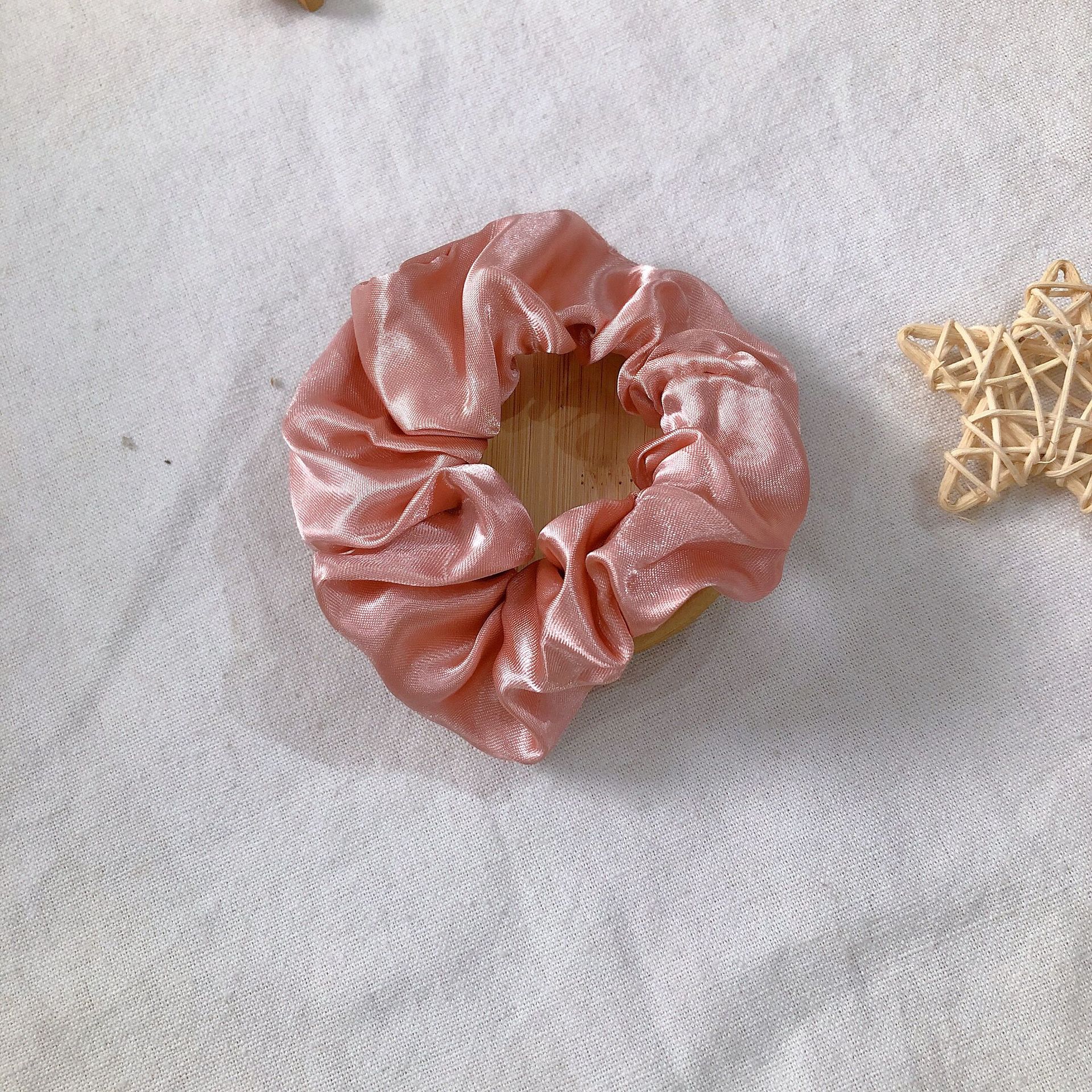 Picture of Cross-Border Amazon Satin Fabric Satin Scrunchie for Women, High-End Bun Hair Tie