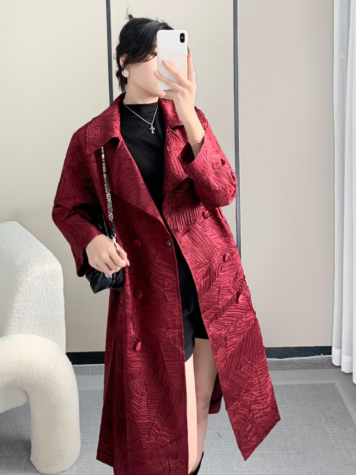 Picture of Elegant windbreaker coat women's 2024 autumn new noble fashion temperament single-breasted lace-up long coat