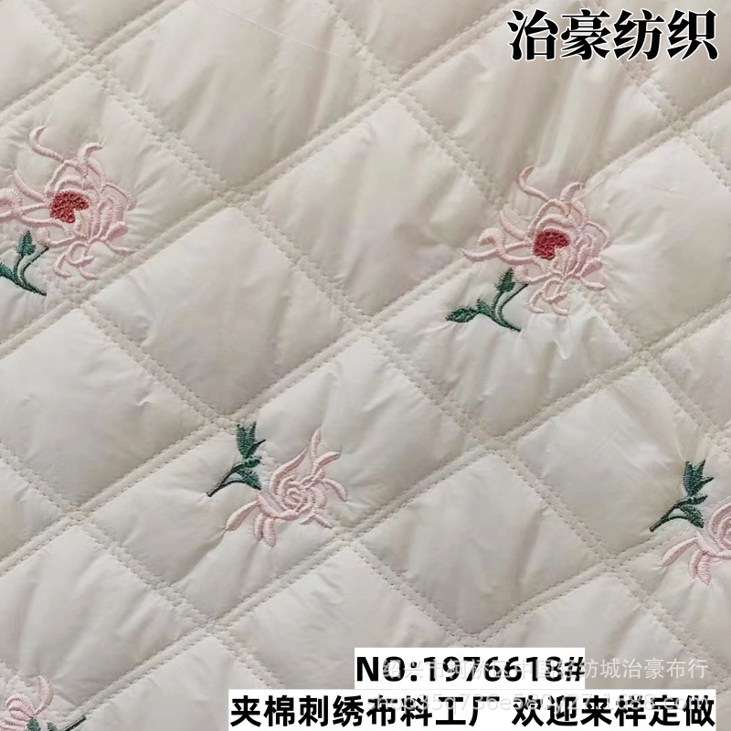 Exquisite Embroidered Floral Cosmetic Bag, Simple Large-Capacity Travel Toiletry Bag, Quilted Cloth, Korean Style Fashionable Cotton Clothing Fabric