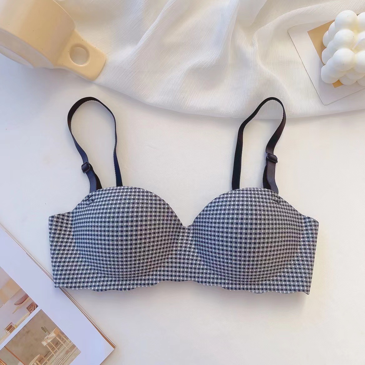 Picture of Half cup Plaid girl underwear one piece Palm Cup seamless small chest gathered wireless bra student bra