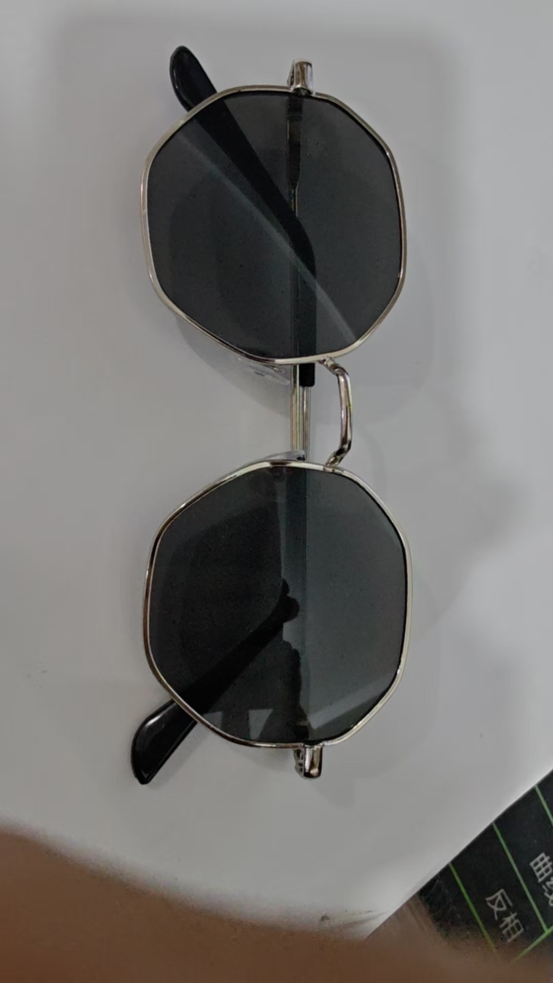 Picture of Cross-Border New Fashion Retro Full-Frame Metal Trendy Sunglasses for Men and Women Traveling Street Photography Sunglasses Wholesale