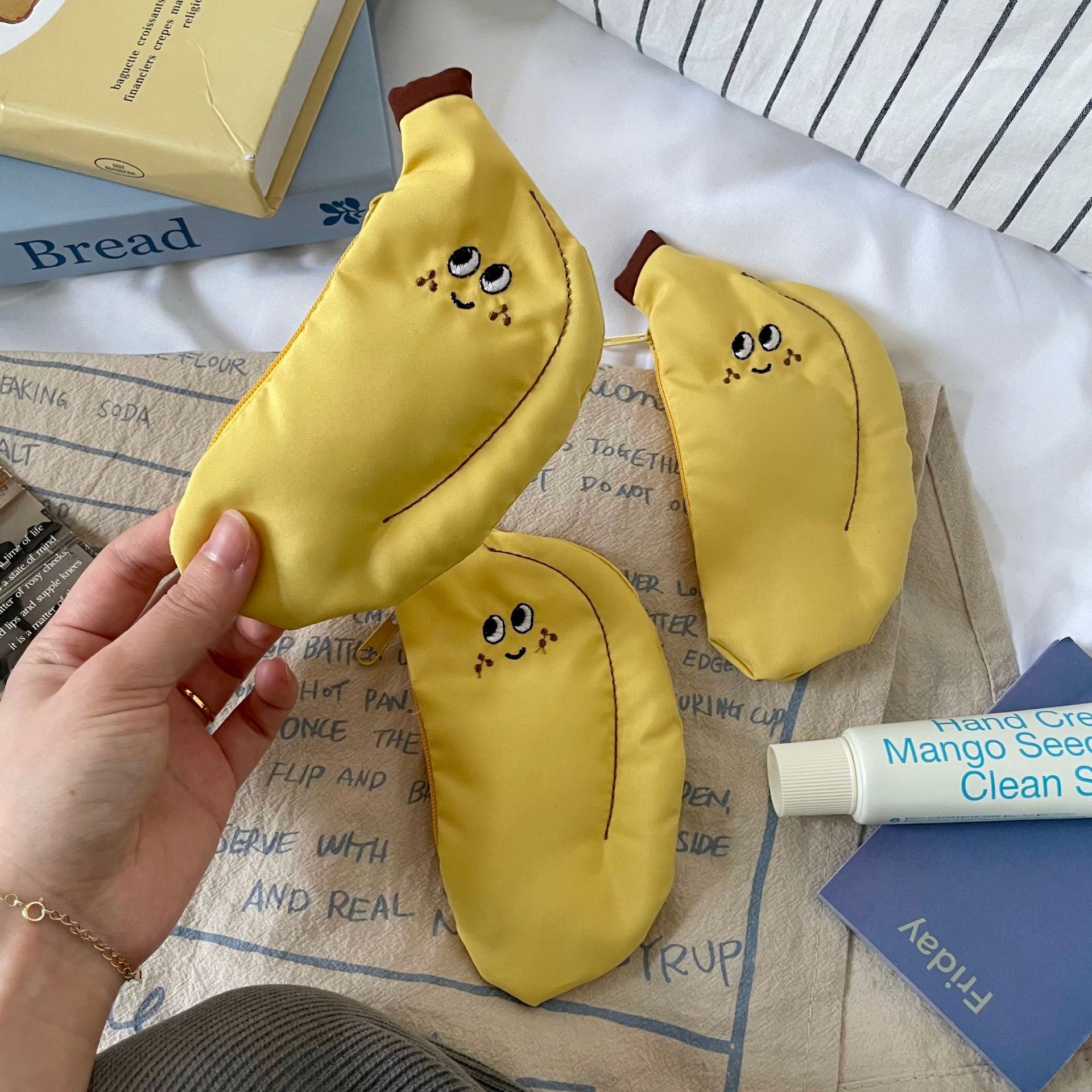 Picture of Cartoon Girl Heart Coin Purse Ins Cute Little Banana Mini Canvas Id Headphone Storage Student Bag Pendant