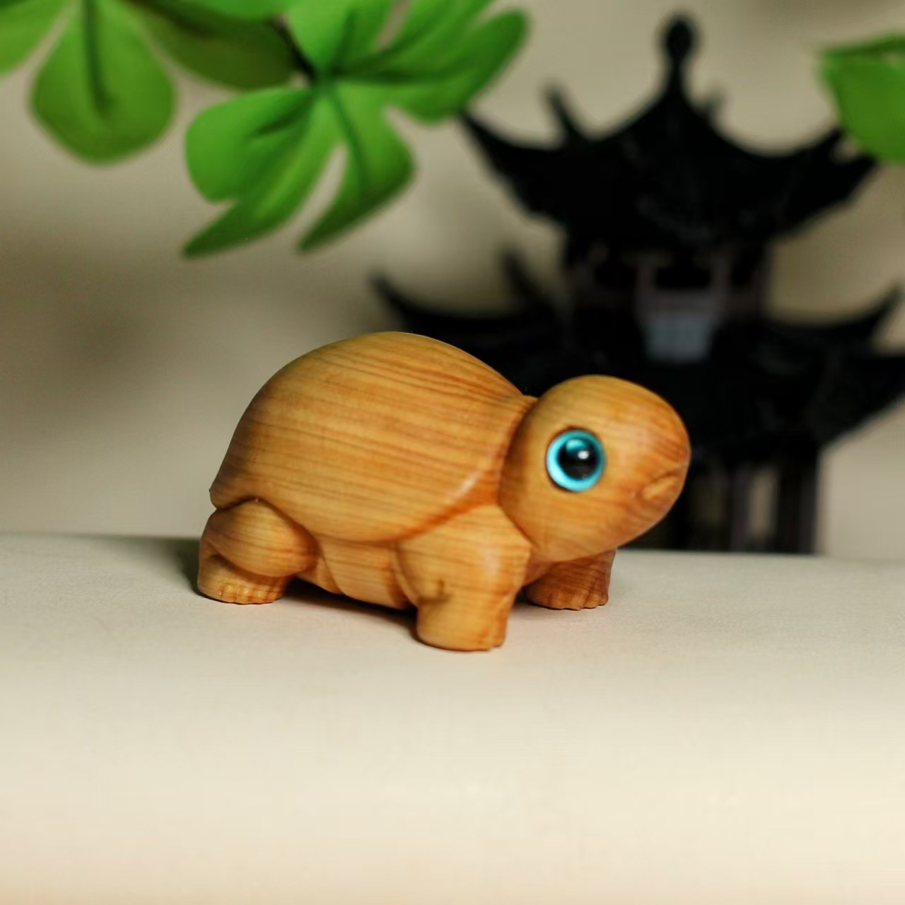 Picture of Thuja Wood Carving Animal Handle Piece Money Turtle Longevity Turtle Lucking Money into Treasure Car Small Ornaments Rich World