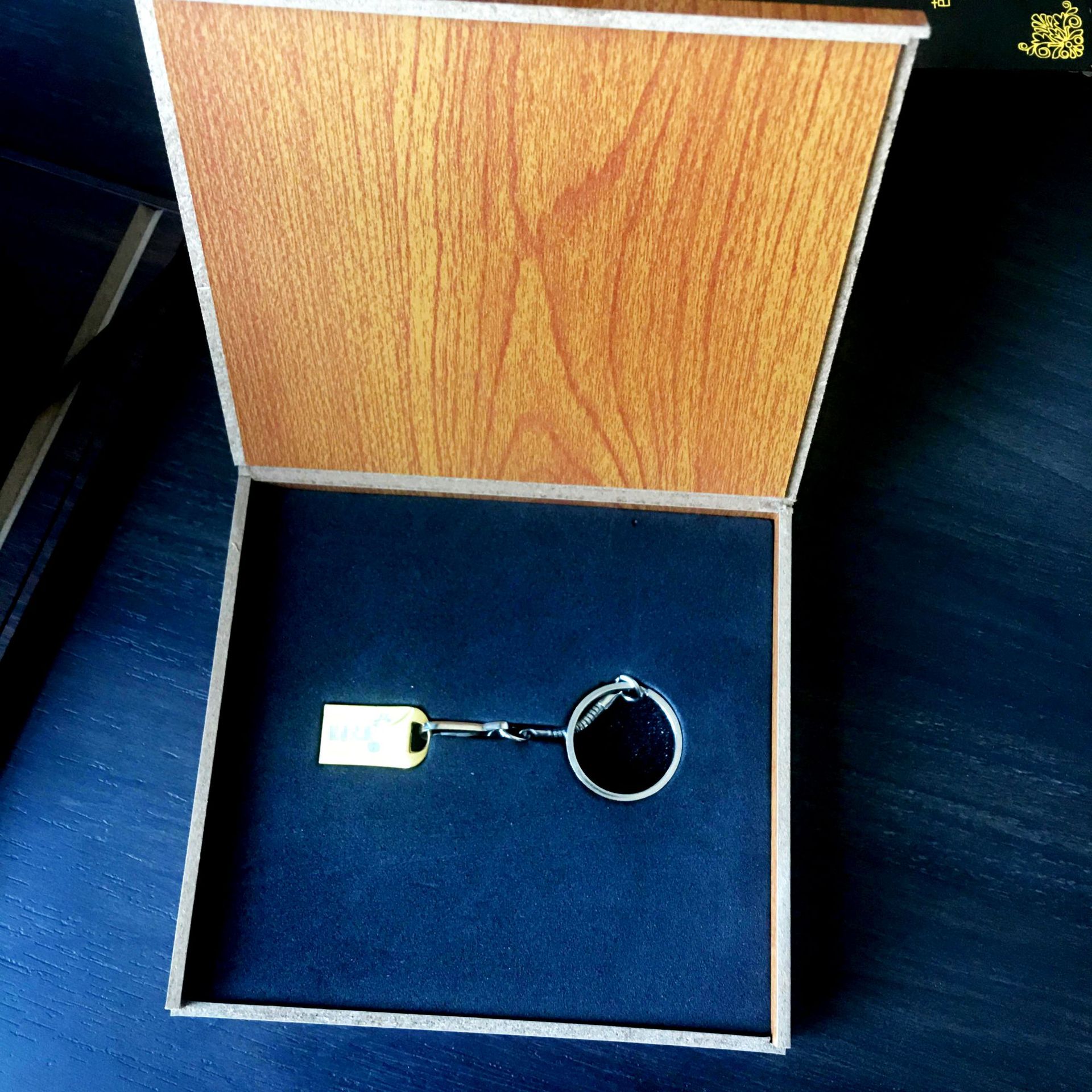 Picture of Wood Grain Packaging for Testing Lossless Car Music USB Flash Drives, Wooden Box for USB Memory Cards