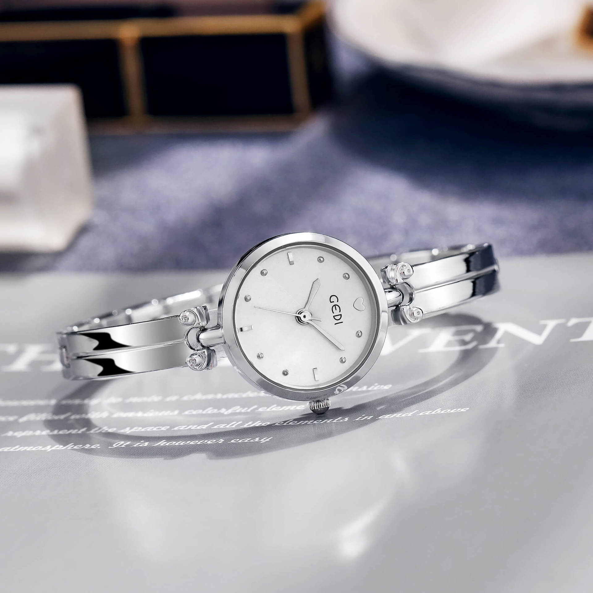 Picture of Goldie Niche Advanced Alloy Watch Student Party Exquisite Middle Quartz Watch Ladies Waterproof Bracelet Watch Wholesale