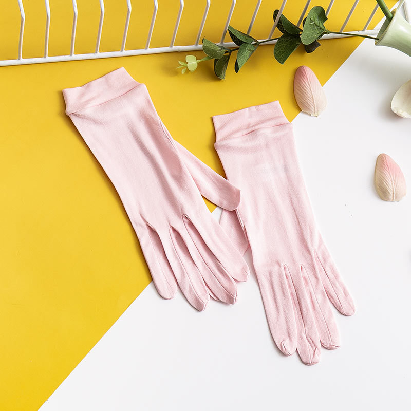 Picture of Tangge Mulberry Silk Knitted Silk Gloves Sunscreen Moisturizing Moisturizing White Sleeping Gloves for Women