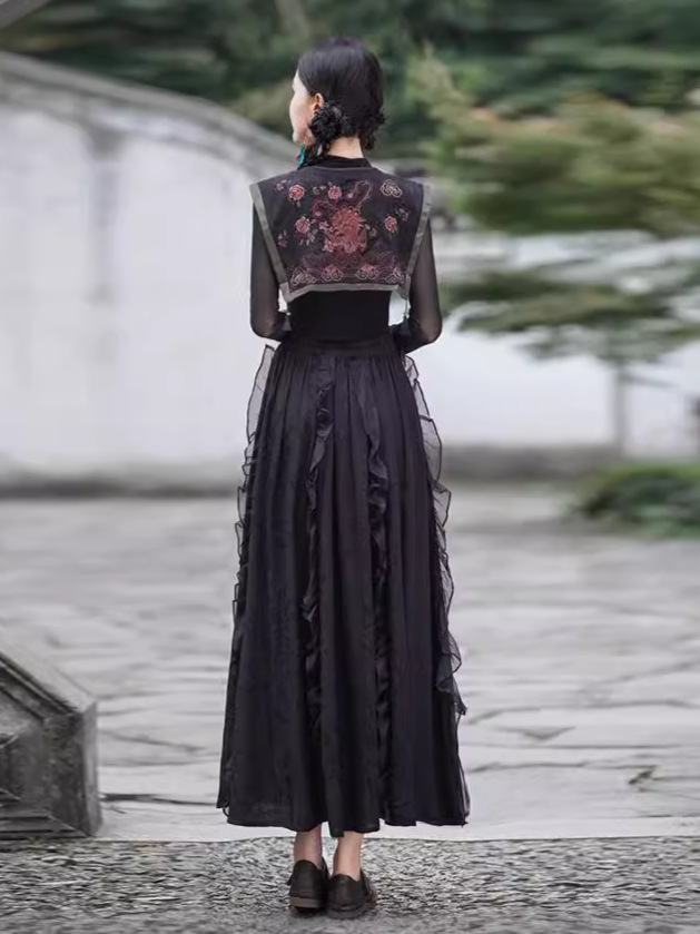 Picture of Four Seasons All-match Ethnic Style Women's Clothing New Chinese Retro Embroidered Cloud Shoulder All-match Cape Shawl Short Small Outer