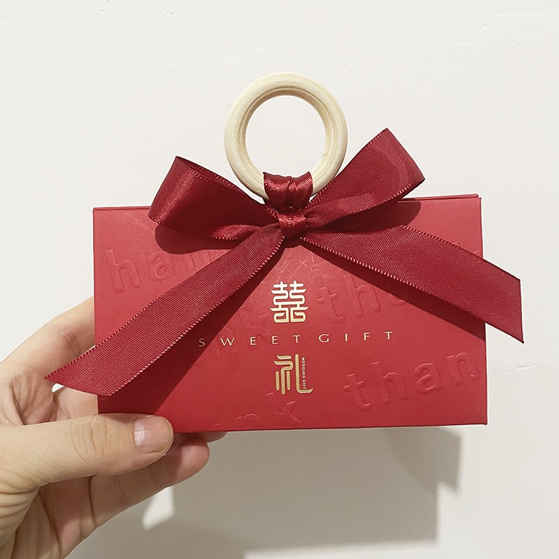 Picture of Light luxury champagne hand-held triangle wedding candy box wooden ring hand gift box wedding candy box wholesale