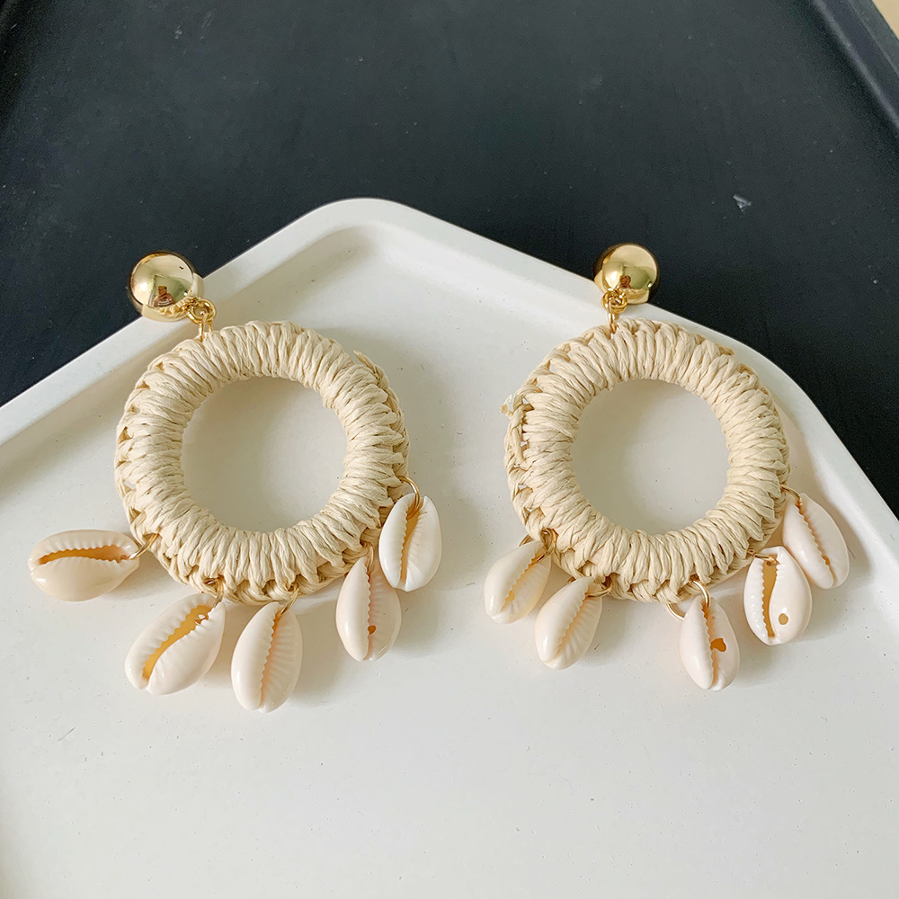 Picture of 2019 New shell earrings women Bohemian large round straw woven earrings conch earrings earrings wholesale