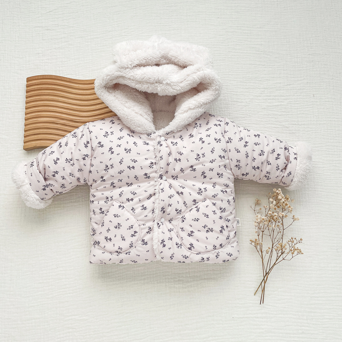 Picture of Girls' Winter thickened coat Korean style new baby girls' warm bow hooded cute coat cotton-padded jacket