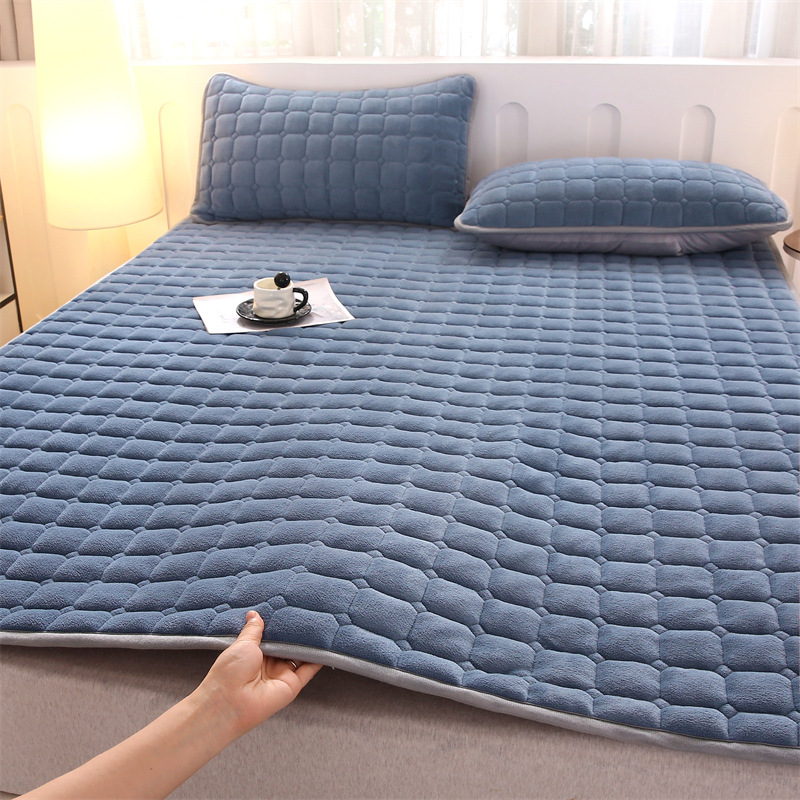 Picture of Milk velvet mattress cushion single student dormitory mattress cushion blanket winter plus velvet mattress double wholesale