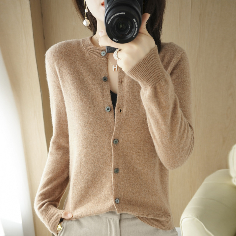 Picture of New 2025 Autumn and Winter Ol Elegant Cardigan Long-Sleeved Round Neck Straight Sweater Women's Knitted Knitwear One Piece Wholesale