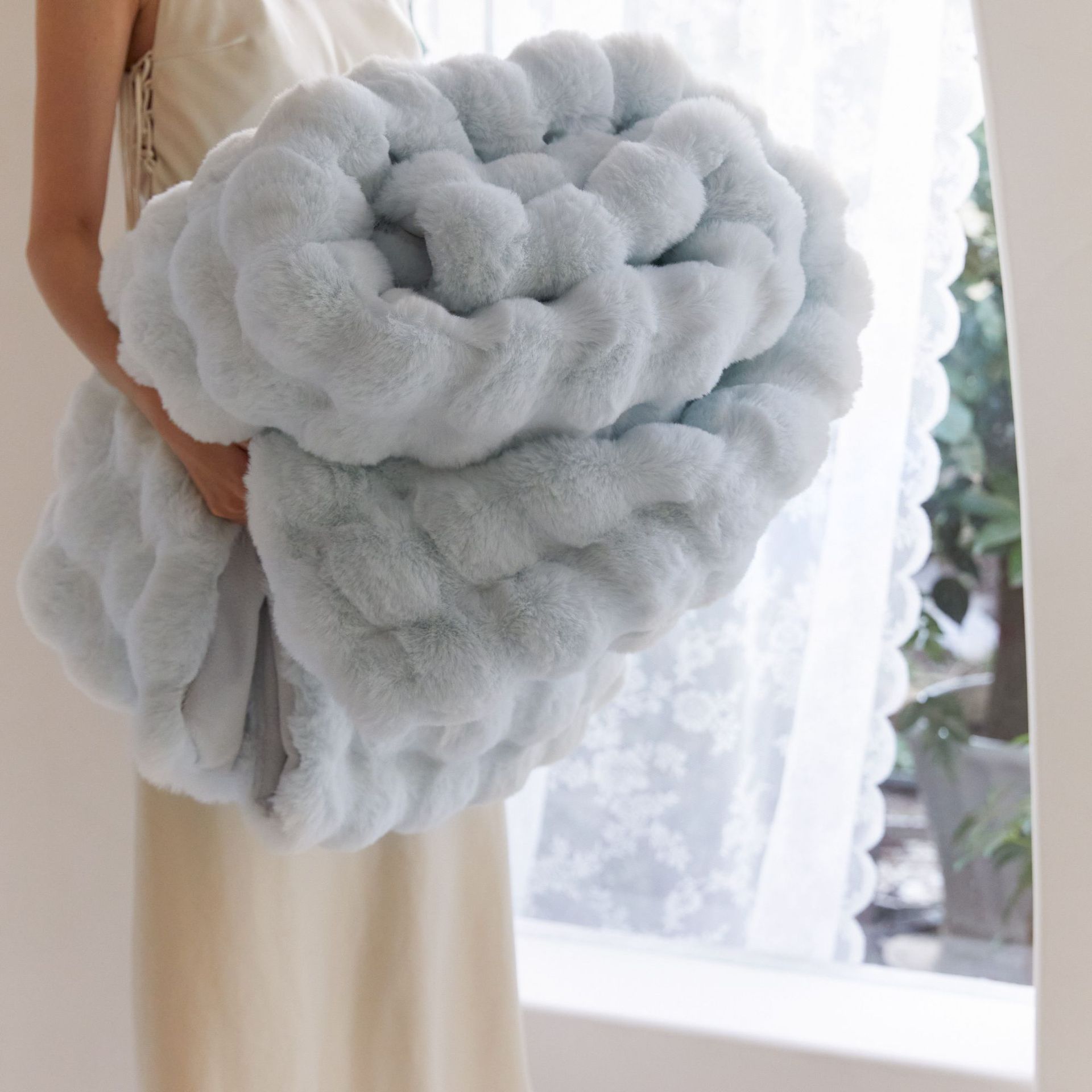 Picture of Tuscan Blanket Imitation Rabbit Blanket Bubble Velvet Blanket Double-sided Thickened Office Nap Blanket Sofa Cover Blanket