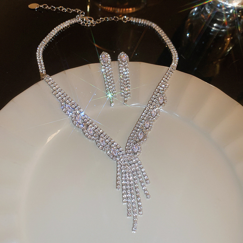 Picture of European and American light luxury high-end zircon jewelry suit necklace niche retro clavicle chain fashion Joker jewelry wholesale