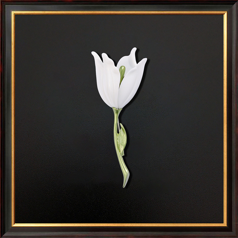 European and American Vintage Tulip French Palace style pearl white paint brooch women's accessories X1843