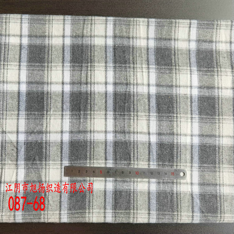 Picture of in stock brushed plaid fabric spring and summer women's shirt cloth 21 polyester cotton woven flannel plaid lining