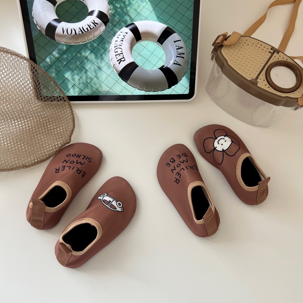 New Children's Beach Shoes Barefoot Surfing Diving Shoes Baby Swimming Wading Shoes and Socks Non-slip Cut-resistant Tracing Shoes