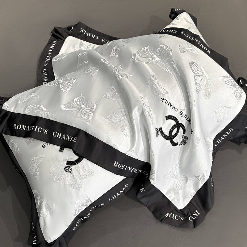 Picture of Class A Ice Silk Summer Quilt Air-conditioning Quilt Bed Cover Bed Sheet Four-piece Set Advanced Light Luxury Embroidered Summer Cool Quilt Summer Thin Quilt