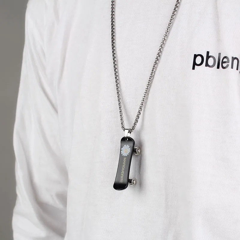 Picture of Hip-Hop Daisy Scooter Necklace Trendy Unisex Personality Simple Pendant Sweater Chain Accessories Skateboard Trend