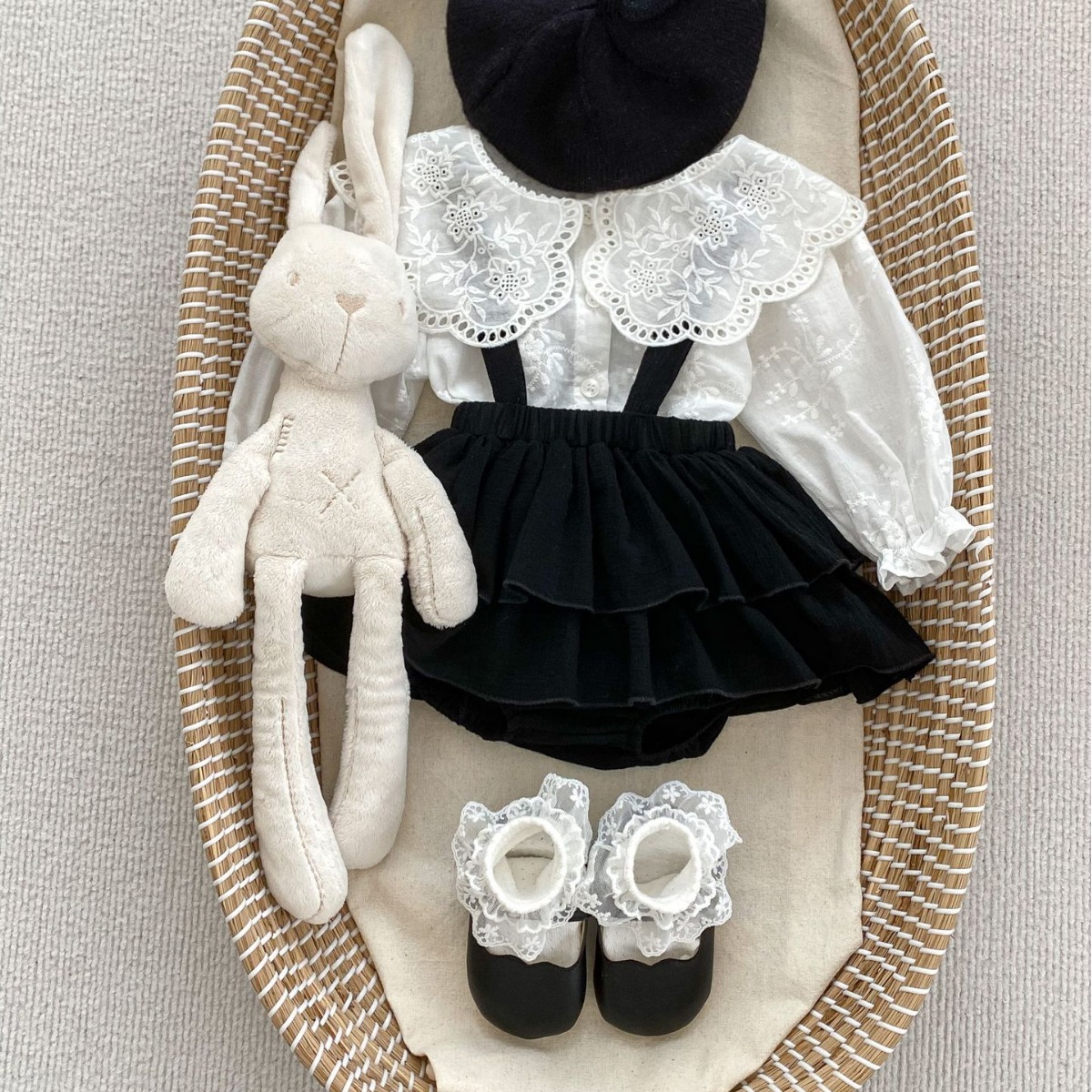 Picture of 2025 New Baby Clothes Spring Korean Style Baby Girl Solid Color Large Lapel Shirt Suspender Bag Pants Two-Piece Set