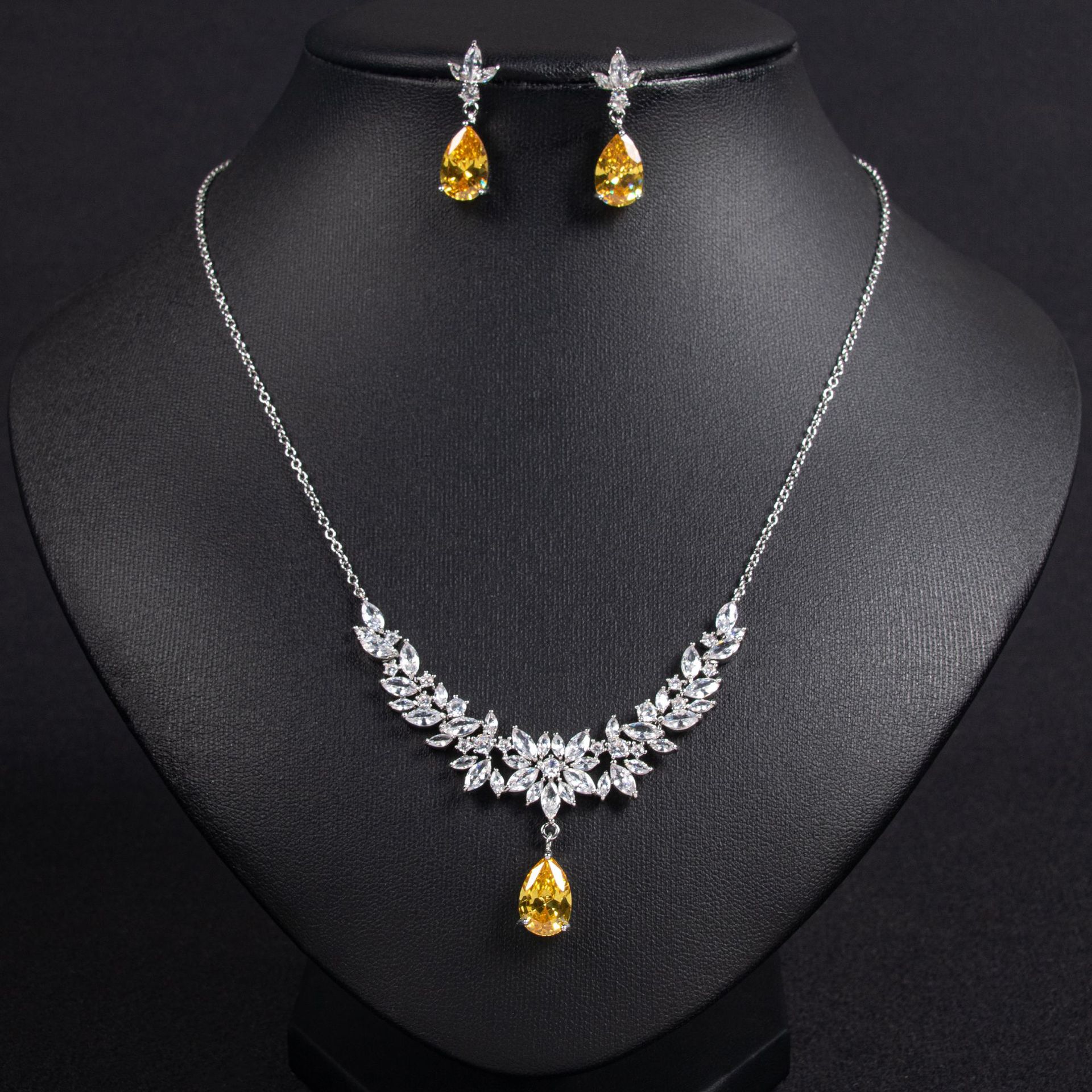 High-grade ultra-flash zircon necklace women's clavicle chain ins cold style simple earrings suit bridal wedding jewelry