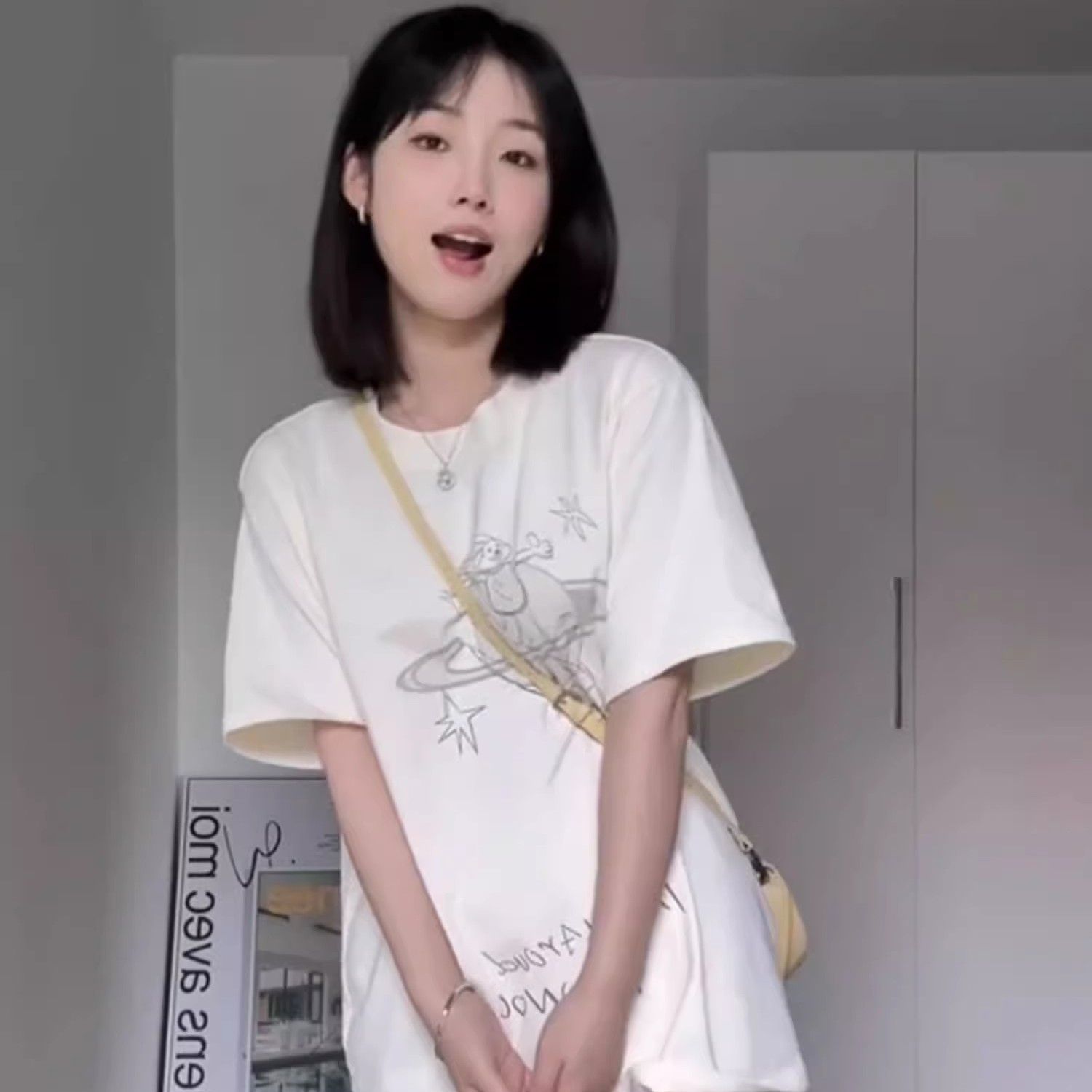 Picture of Free Printed Shoulder Short-sleeved T-shirt Women's Summer Thin Korean Style Design Sense Niche Loose Modal Top Trendy