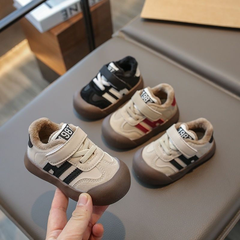 Winter new baby toddler shoes soft bottom sneaker baby shoes thin velvet leather for boys and girls a generation of hair