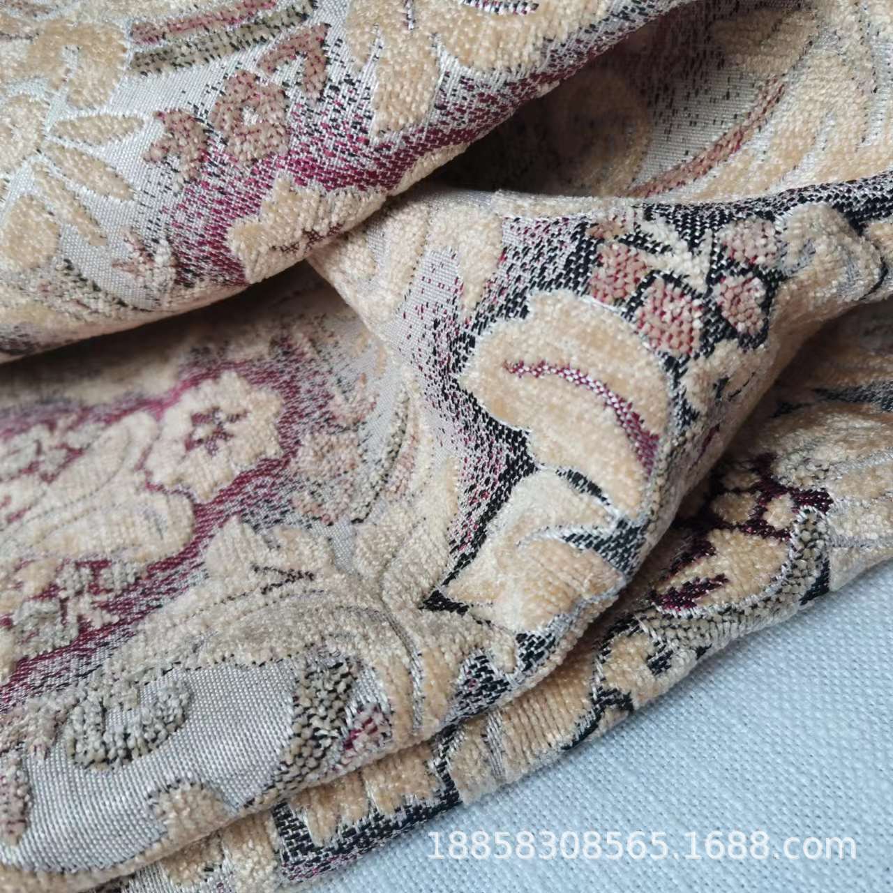 Classical European Chenille Jacquard Sofa Release Thickened Encrypted Imitation Viscose Wear-Resistant Gradient Yarn-Dyed Jacquard