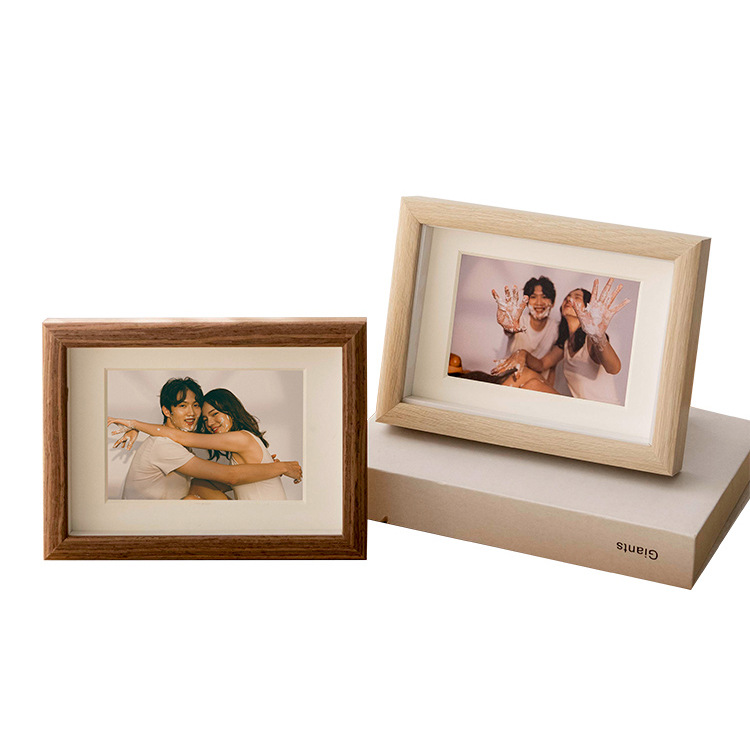 Picture of Wooden Photo Frame Table 6-Inch 7-Frame Wall-Mounted Washed Photos Made into Photo Album Wall-Mounted Plus Printing High-End Frame