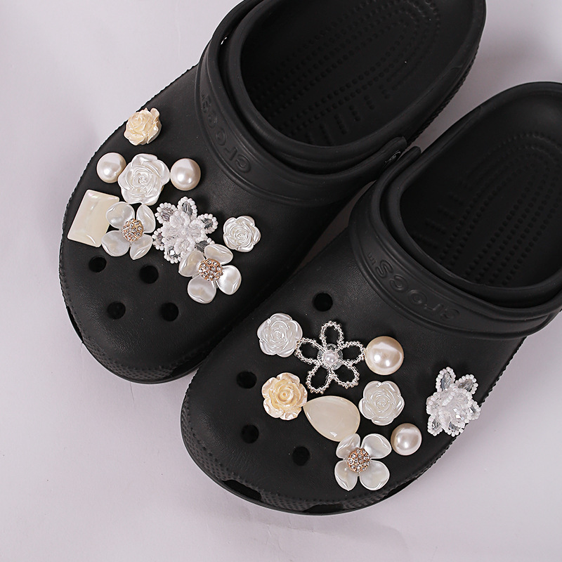 Suitable for Cross Cloud Hole Shoes Accessories Shoe Flower Upper DIY Stereo Flower Decorative Buckle Pearl Shoe Buckle Wholesale