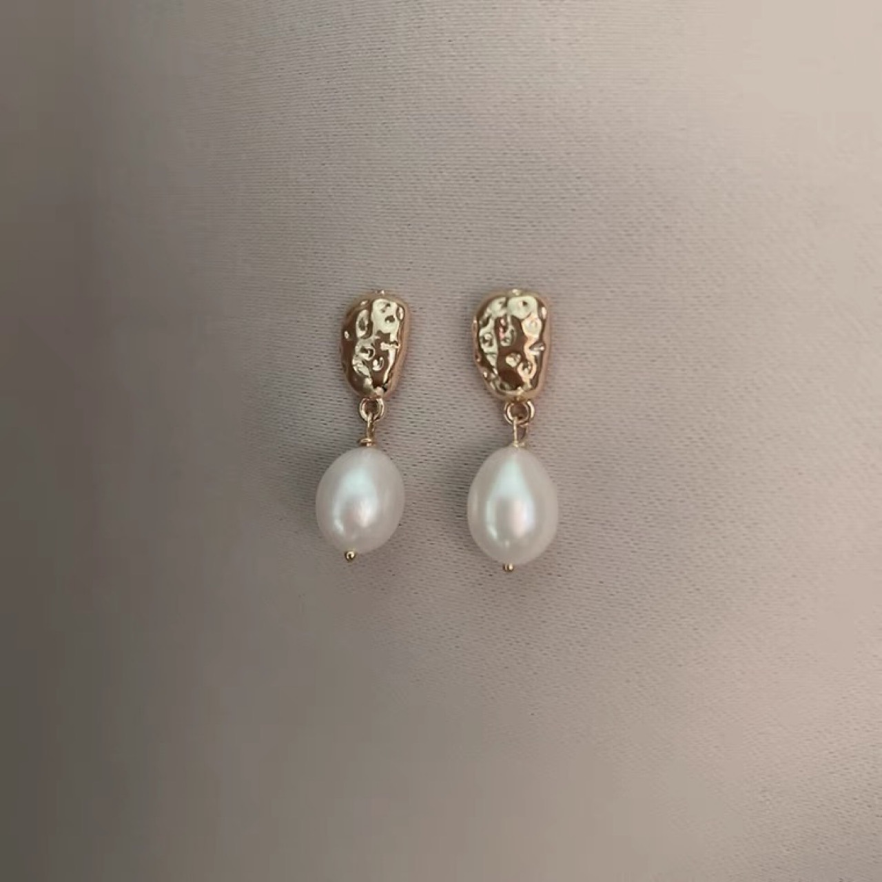 Natural Freshwater Pearl Earrings for Women, Rice Bead Earrings, Small and Versatile Silver Needles, Cute and Sweet New Trendy Abstract