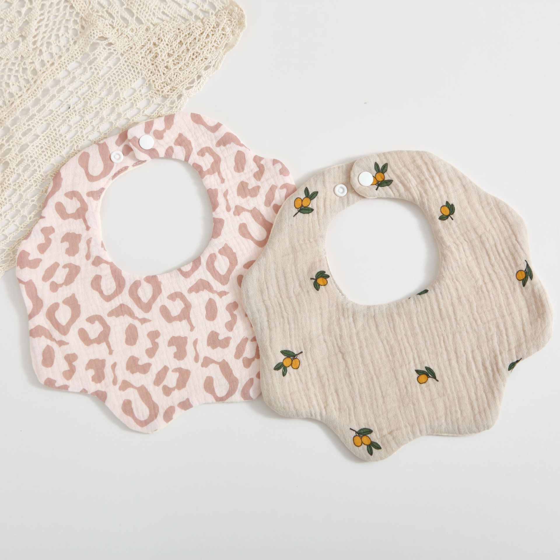 Picture of Han Feng 6-layer cotton gauze petal bib Zou Zou cloth saliva towel 360 degree newborn bib baby anti-spitting milk towel
