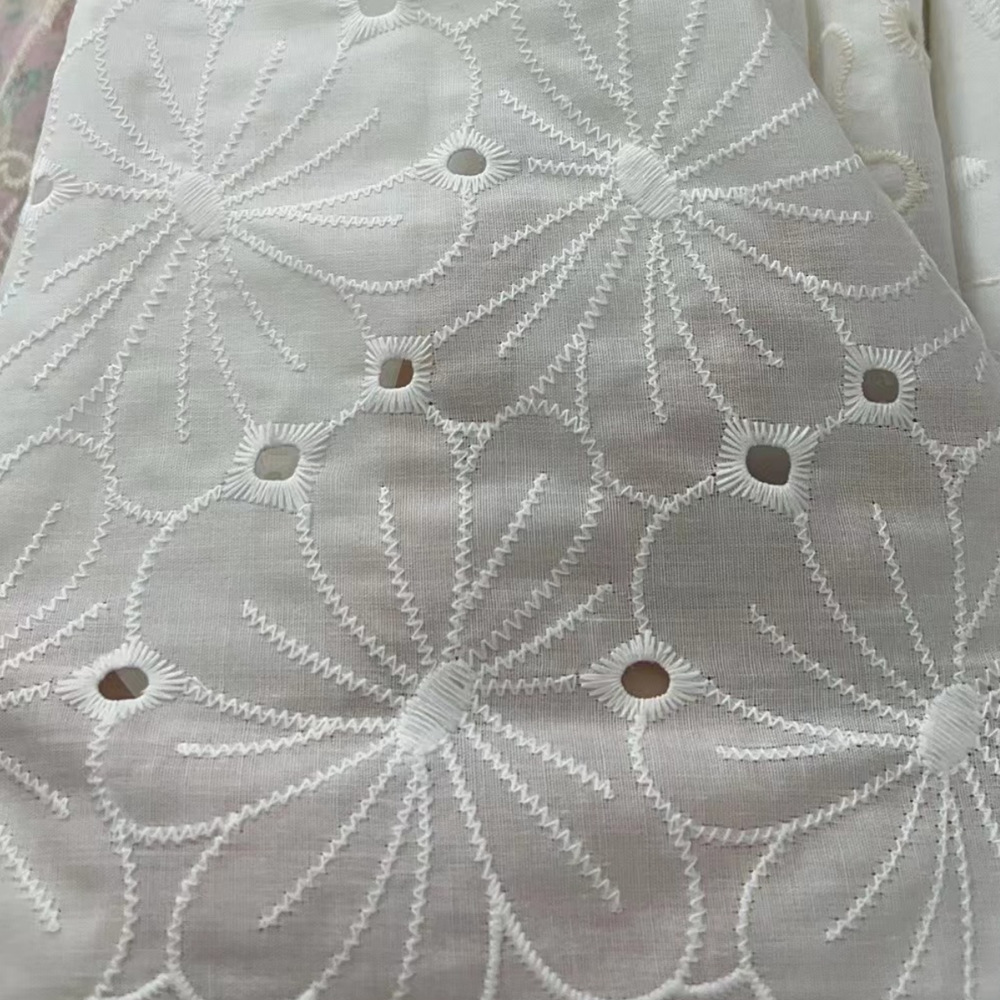 New Cut Out Embroider Lace Fabric, Polyester High Density, Not Easy to Wrinkle, Clothing Dress, Water-Soluble Perforated Embroider Surface