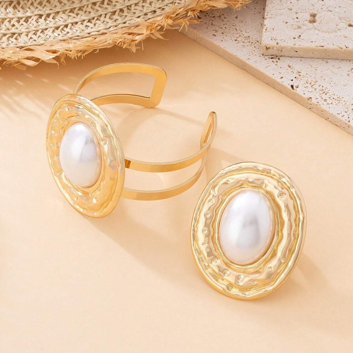 Picture of European and American foreign trade jewelry exaggerated personality fashion metal pearl earrings bracelet suit female temperament all-match jewelry