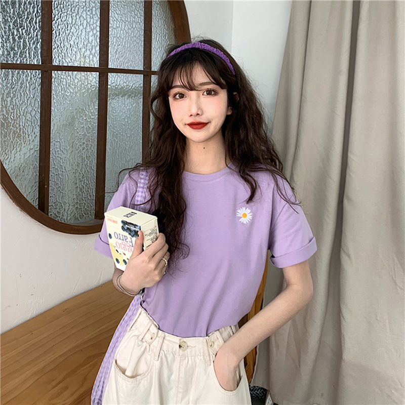 Embroidered chrysanthemum short sleeve t-shirt women's fashion 2022 summer new women's clothing loose large size student clothes wholesale