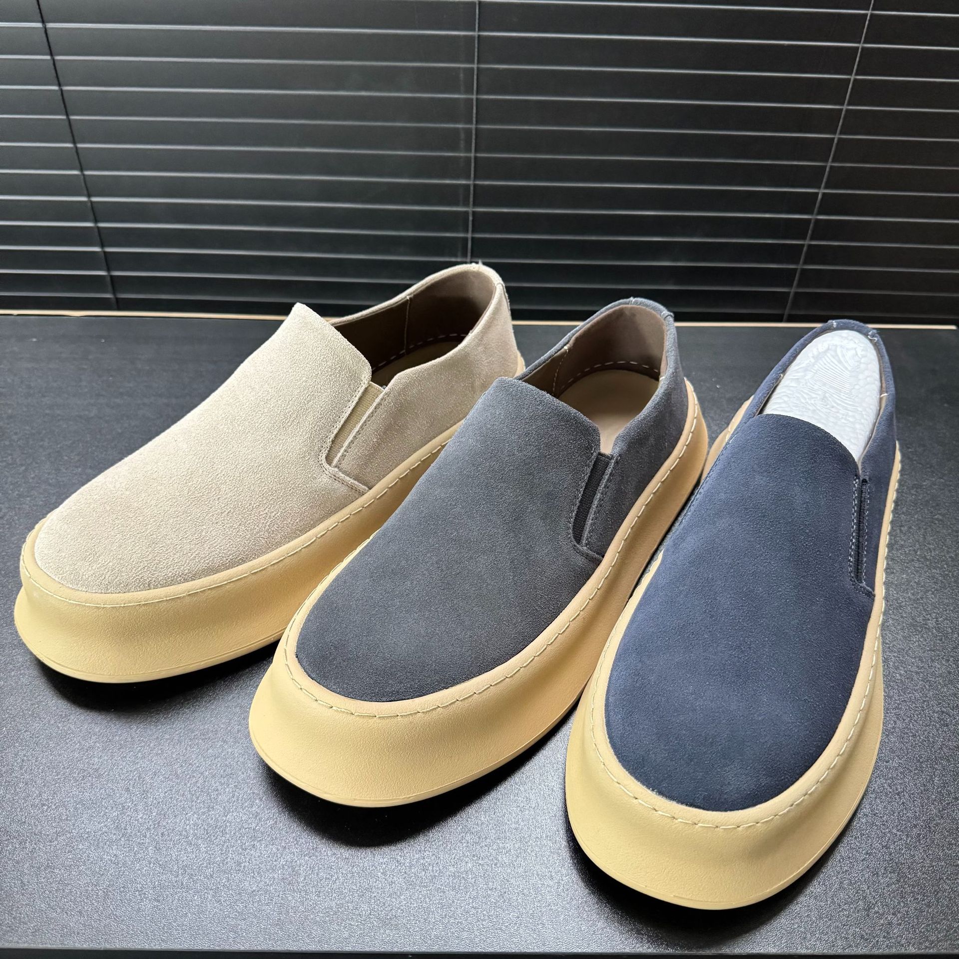 Picture of Men's Thick-Soled Low-Top Suede Loafers, Fashionable Retro British Style Lazy Slip-On Leather Shoes Trend