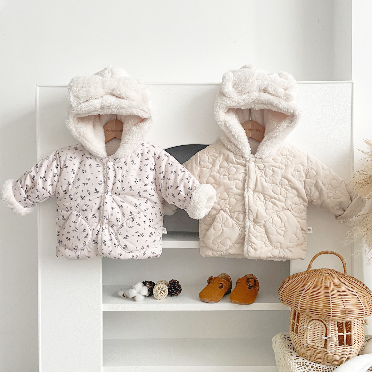 Picture of Girls' Winter thickened coat Korean style new baby girls' warm bow hooded cute coat cotton-padded jacket