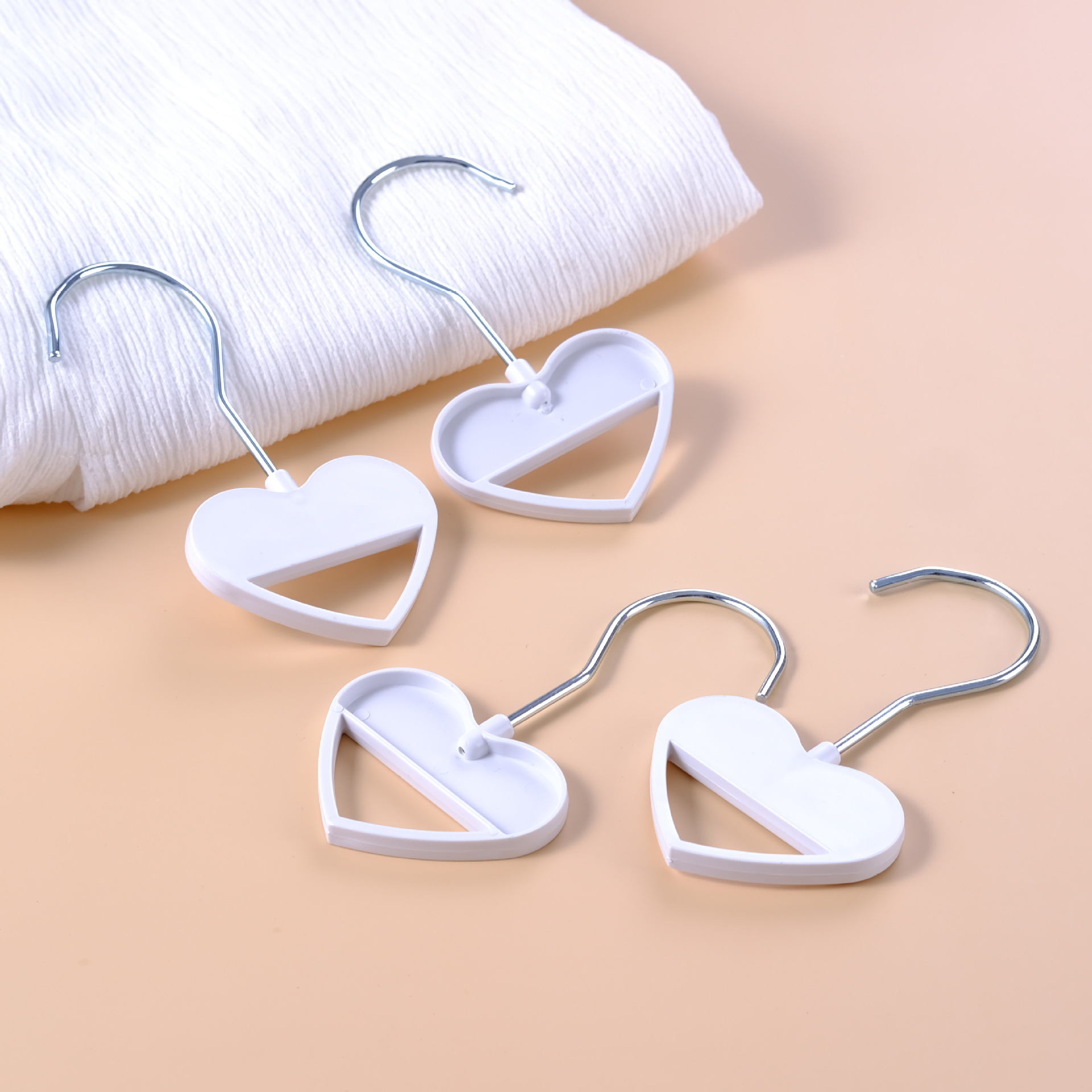 Love Hook Multi-purpose White Storage Hook Curtain Clip Supermarket Socks Display Plastic Coat Hook