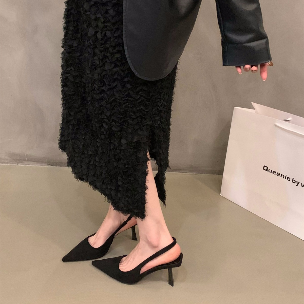 Black elegant ladies closed toe sandals fairy shoes 2024 new spring and summer French pointed high heels single-layer shoes