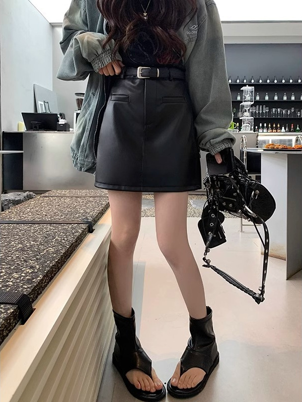 Black pu leather design skirt women's autumn 2024 new hot girl style high waist slim hip pocket skirt