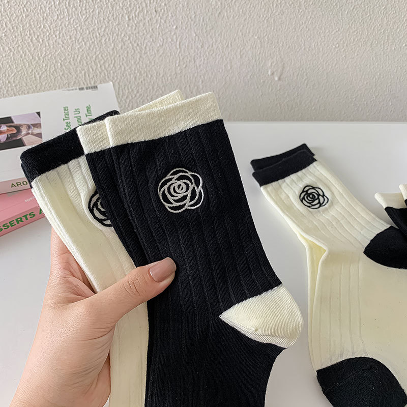 2023 New Spring and Autumn Rose Flower Outer Wear Mid-length Socks Black and White Color-matching Socks Women's Stockings ins Trendy