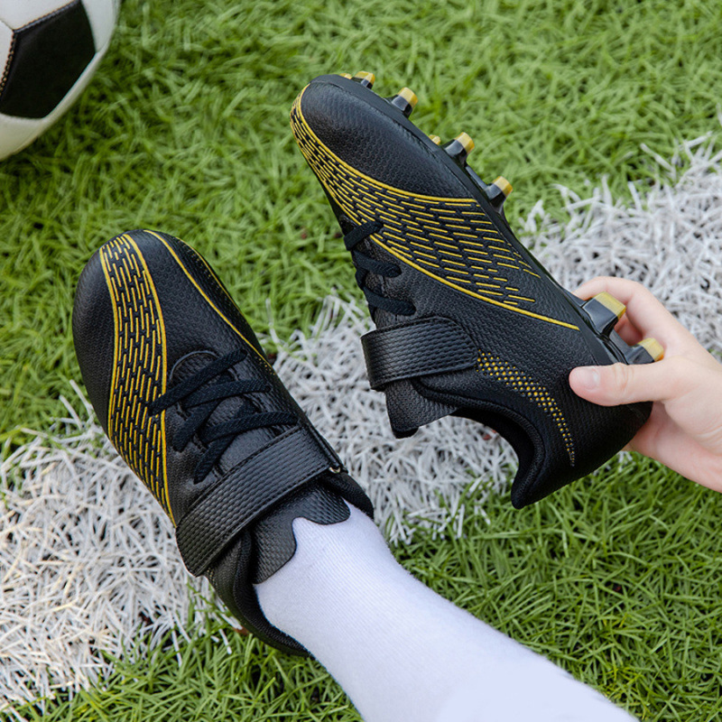 Football Shoes New Velcro Student Professional Training Sneakers Teenagers Lawn Crushed Nails Boys Football Shoes