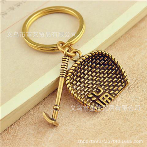 05 vintage dustpan keychain