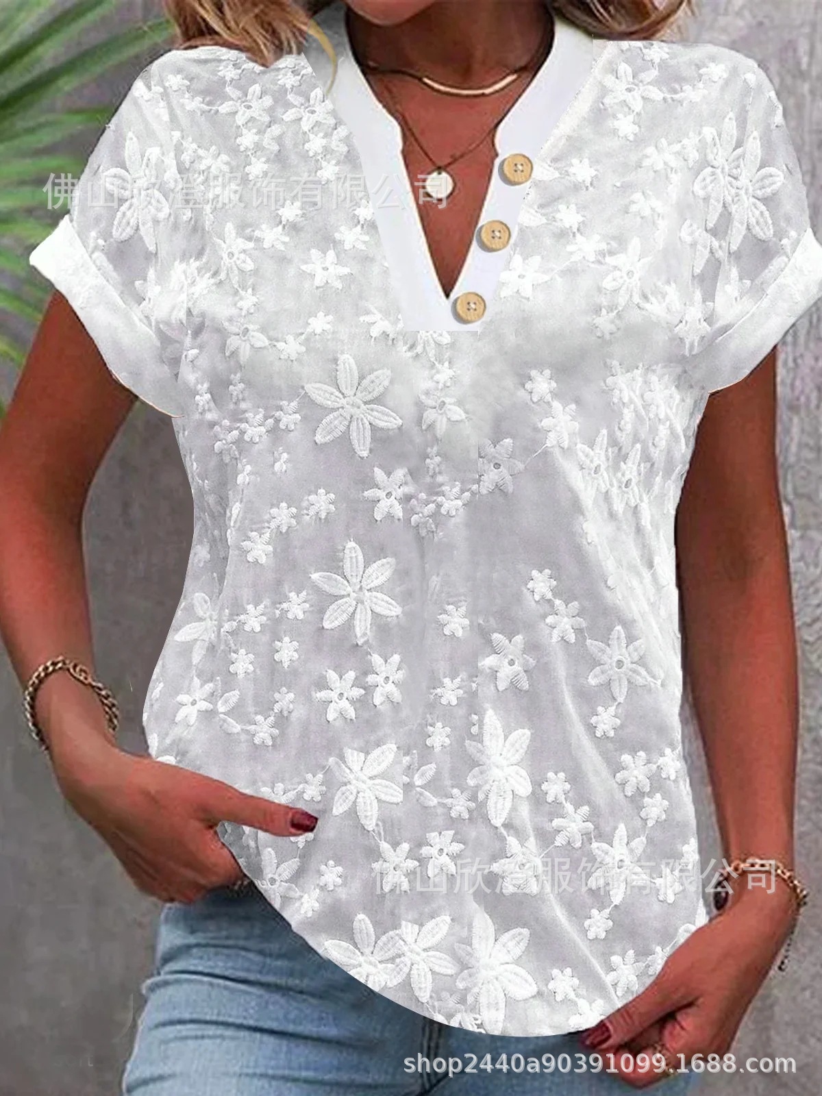 Picture of 2024 new simple solid color loose embroidered V-neck shirt