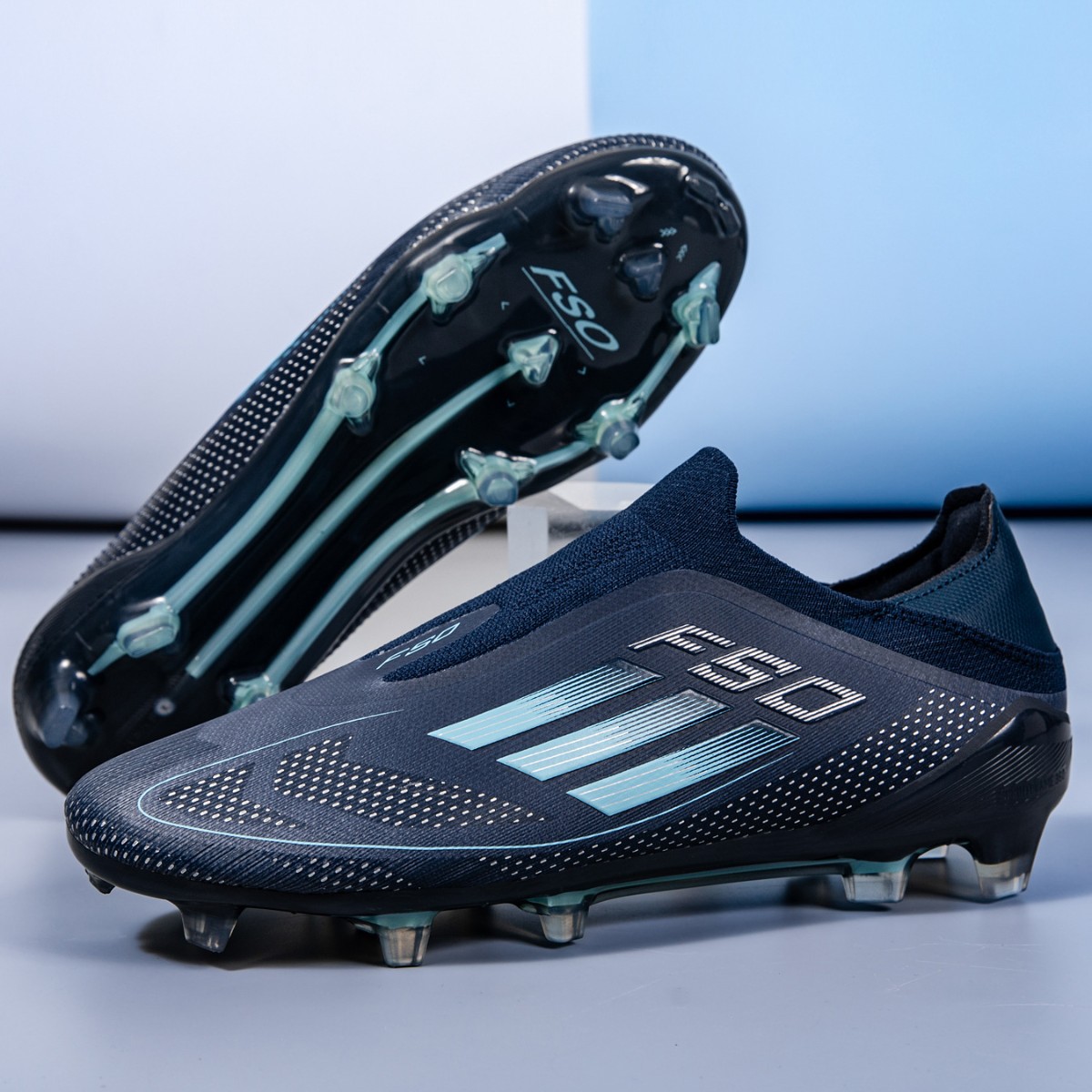 Cross-Border New Low-Top Football Shoes for Male and Female Students with Long Spikes and Broken Spikes for Outdoor Sports Large Size Competition Training Shoes Wholesale