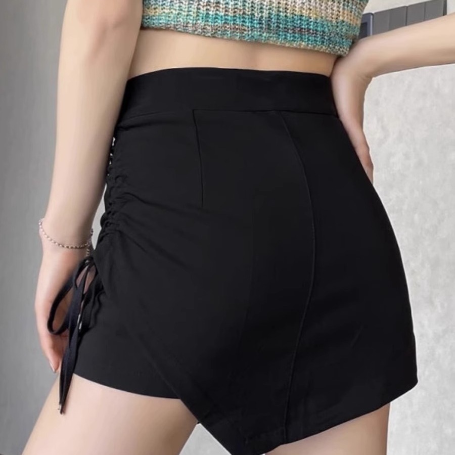 Black Half-Body Skirt for Women, Autumn Season, Hip-Hugging Skirt, Irregular A-Line, High-Waisted, Pleated Short Skirt Pants with Irregular Design
