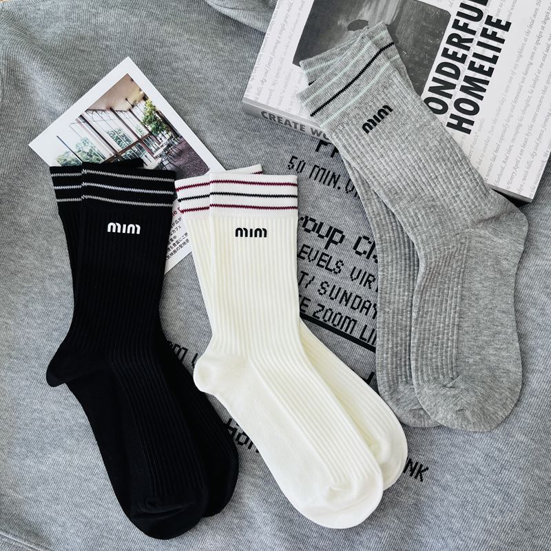 European trendy simple cute all-match black and white gray silicone letters three bars in the tube pile of cotton socks for children