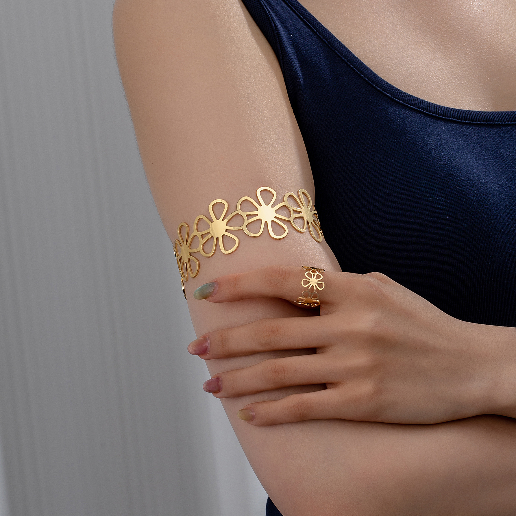 European and American Hot Sale Hollow Flower Holiday Style Exaggerated Opening Bracelet suit Banquet Design Sense Daily Matching Jewelry