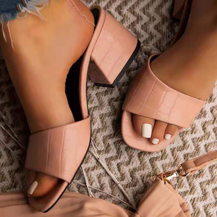 Picture of Wish European and American fashion foreign trade plus size women's shoes 2023 new summer set feet thick heel sandals women