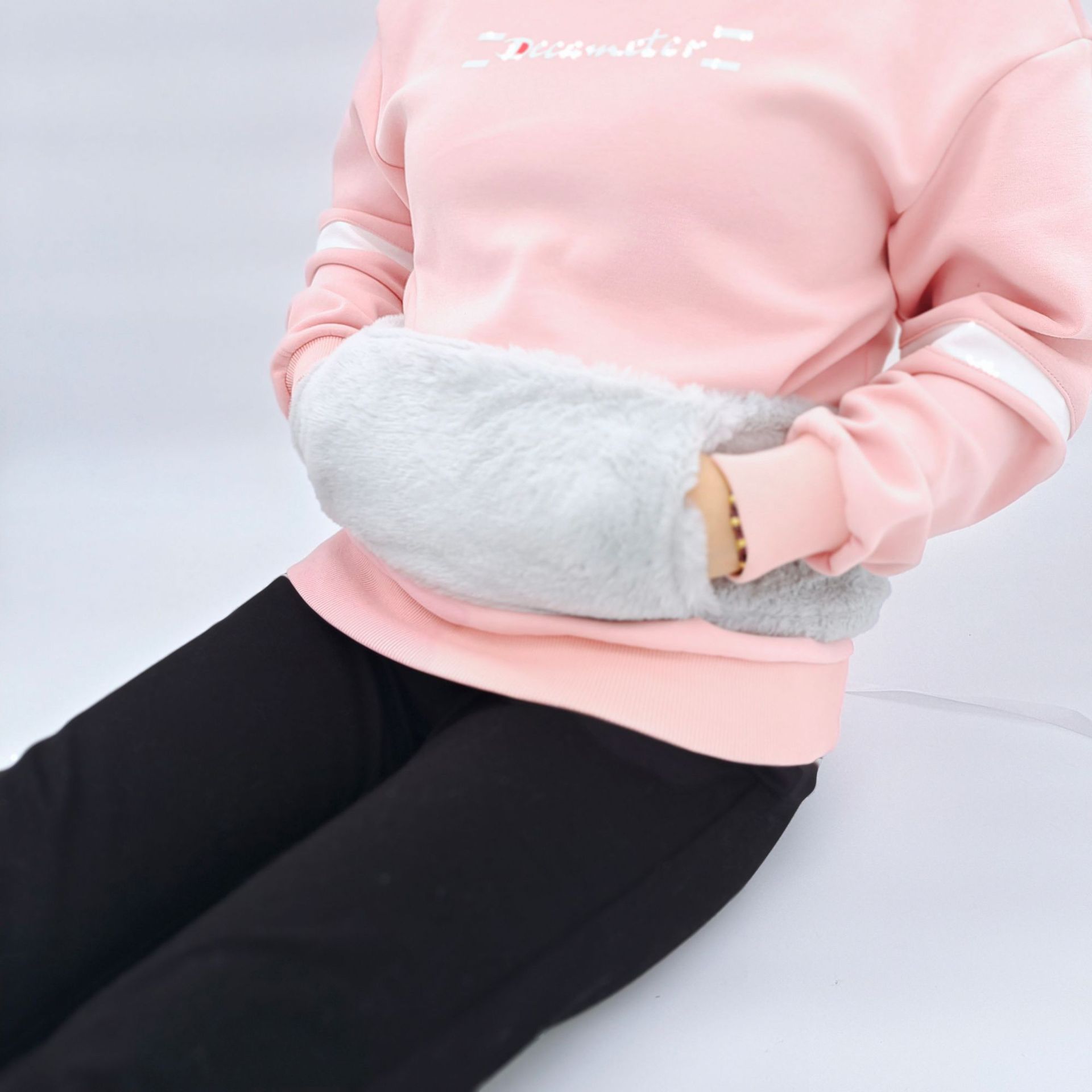 Picture of Wholesale British neck protection filling water bag warm cervical rubber U-shaped warm water bag removable cloth cover hot water bag spot